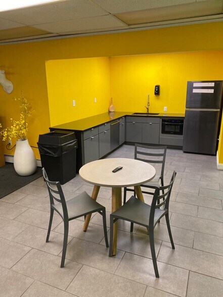 More Photos Of 401 Oak St, East Stroudsburg Manufacturing For Lease