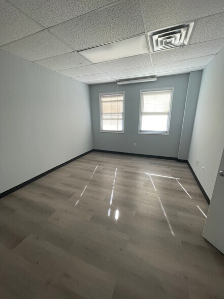 More Photos Of 59 E Mill Rd, Long Valley Office For Sale