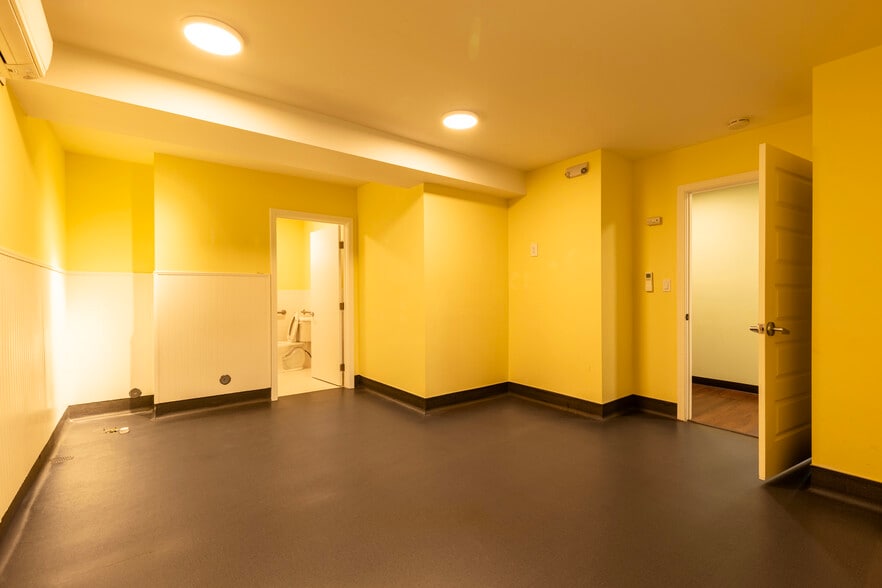 More Photos Of 2025 P St, Sacramento Office Residential For Lease