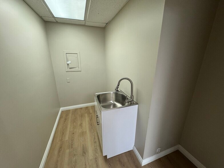 More Photos Of 2225 E Flamingo Rd, Las Vegas Unknown For Lease