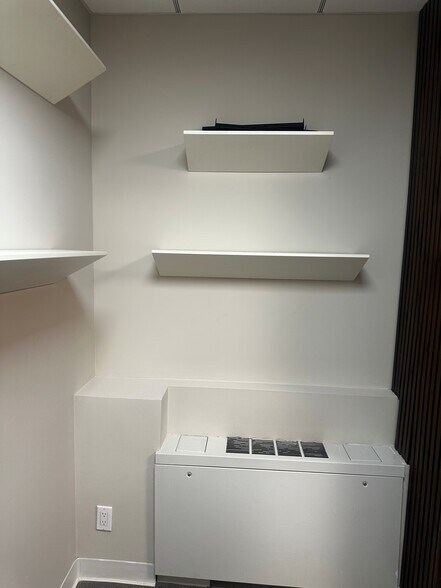 More Photos Of 20 E 46th St, New York Office For Lease