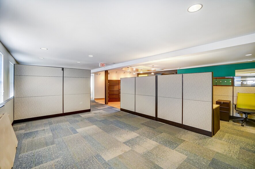 More Photos Of 3925-3927 Brotherton Rd, Cincinnati Office For Sale