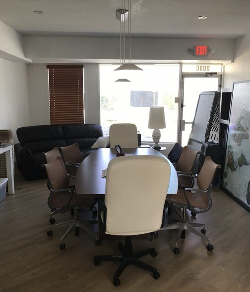 More Photos Of 601 S 21st Ave, Hollywood Showroom For Lease