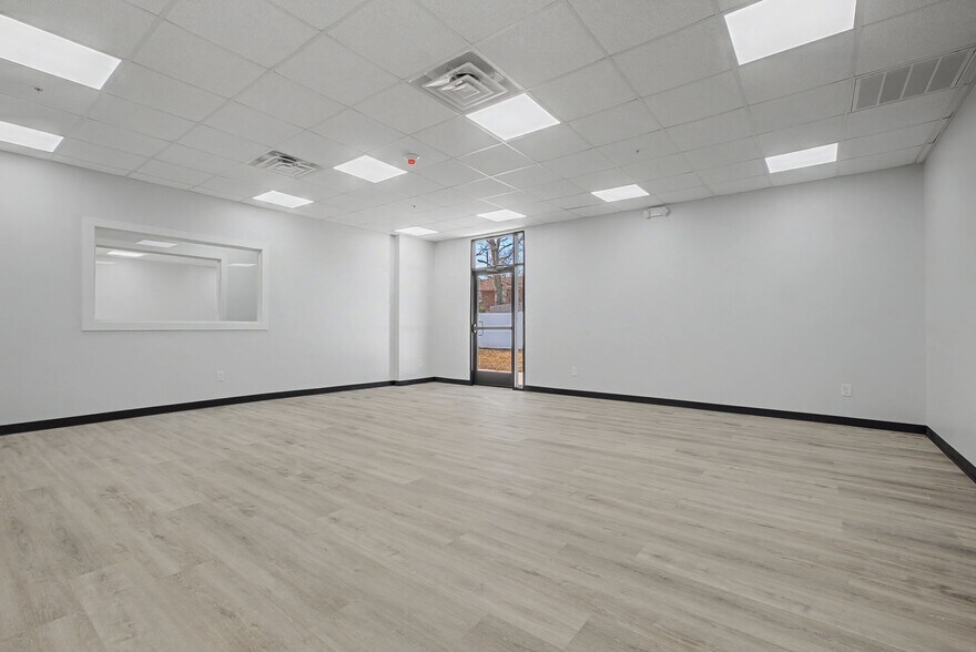 More Photos Of 207 Iris Dr, Hendersonville Daycare Center For Sale