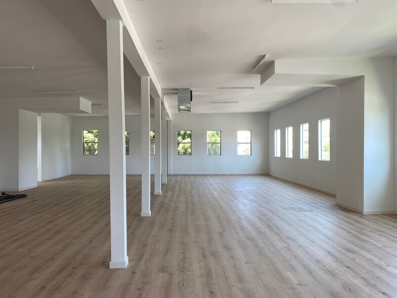 More Photos Of 6600 Lexington Ave, Los Angeles Loft Creative Space For Sale