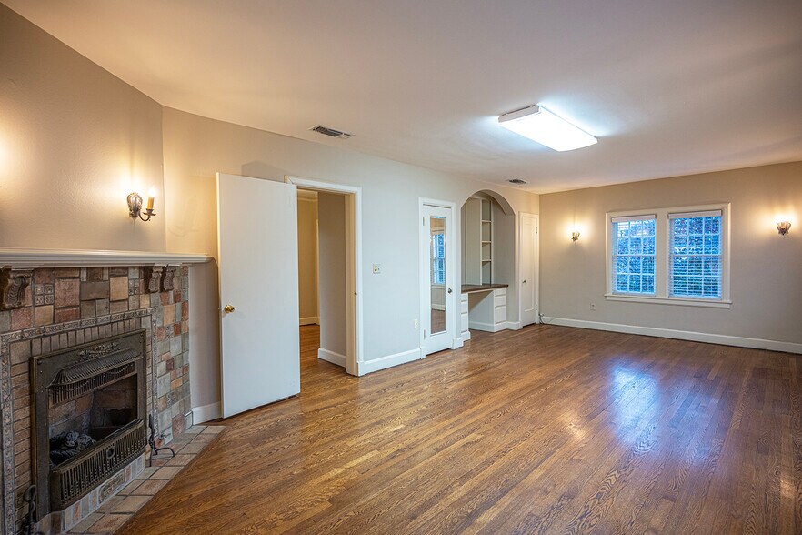 More Photos Of 2405 Broadway St, Lubbock Medical For Sale