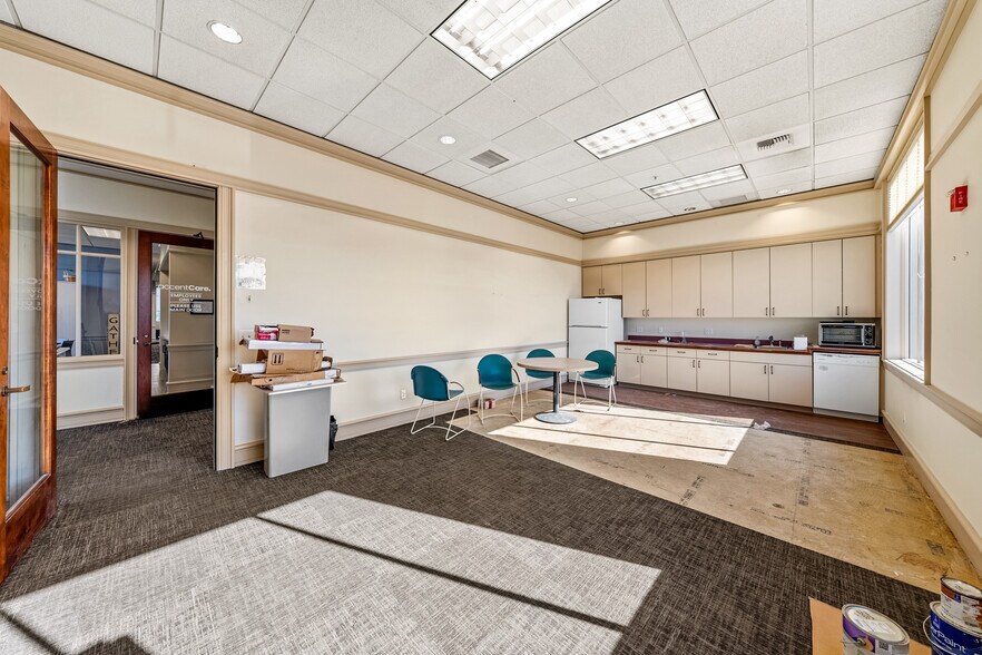 More Photos Of 1501 E McAndrews Rd, Medford Medical For Lease