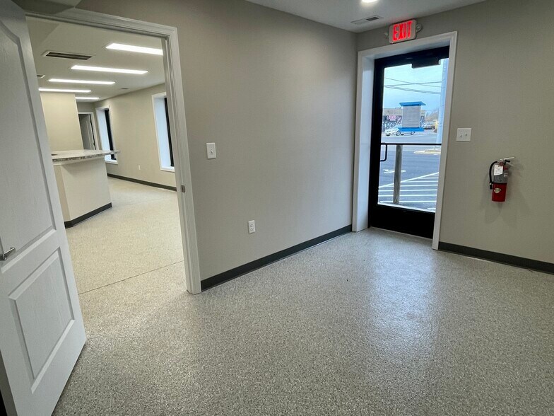 More Photos Of 3925 Lafayette Blvd, Fredericksburg Flex For Lease