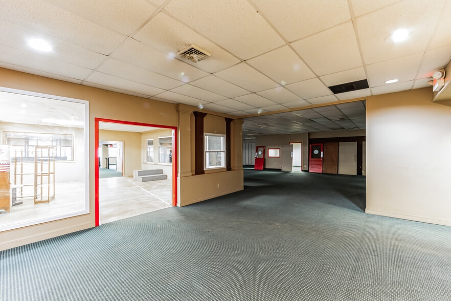 More Photos Of 65 E Fayette St, Uniontown Showroom For Sale