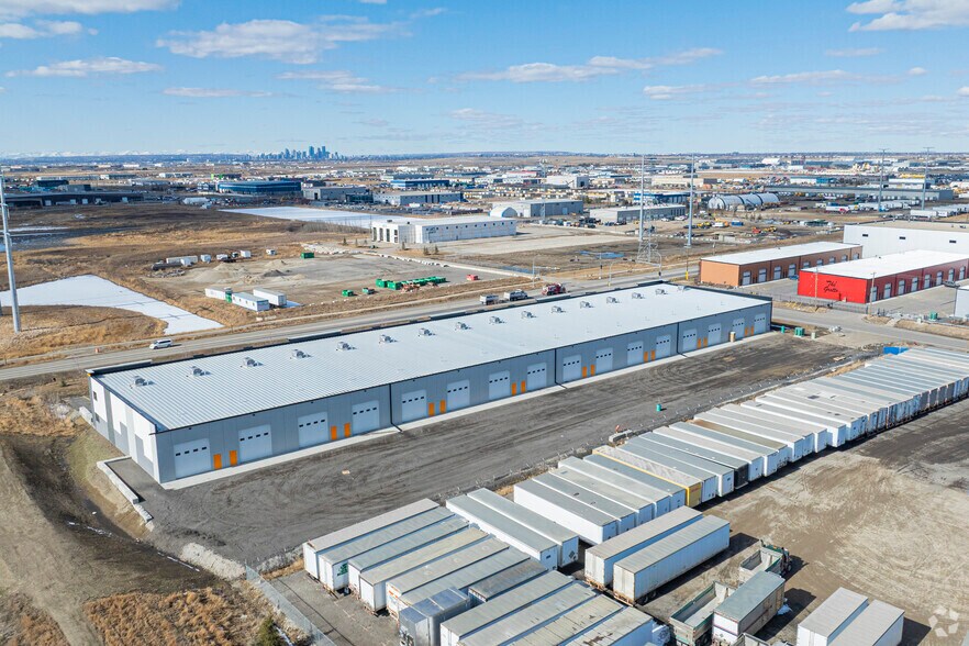 More Photos Of 11 Heatherglen Pl, Calgary Warehouse For Lease