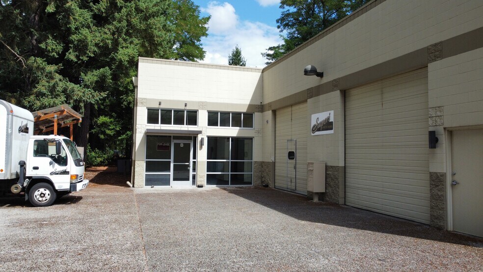 More Photos Of 6455 Lakeview Blvd, Lake Oswego Flex For Sale