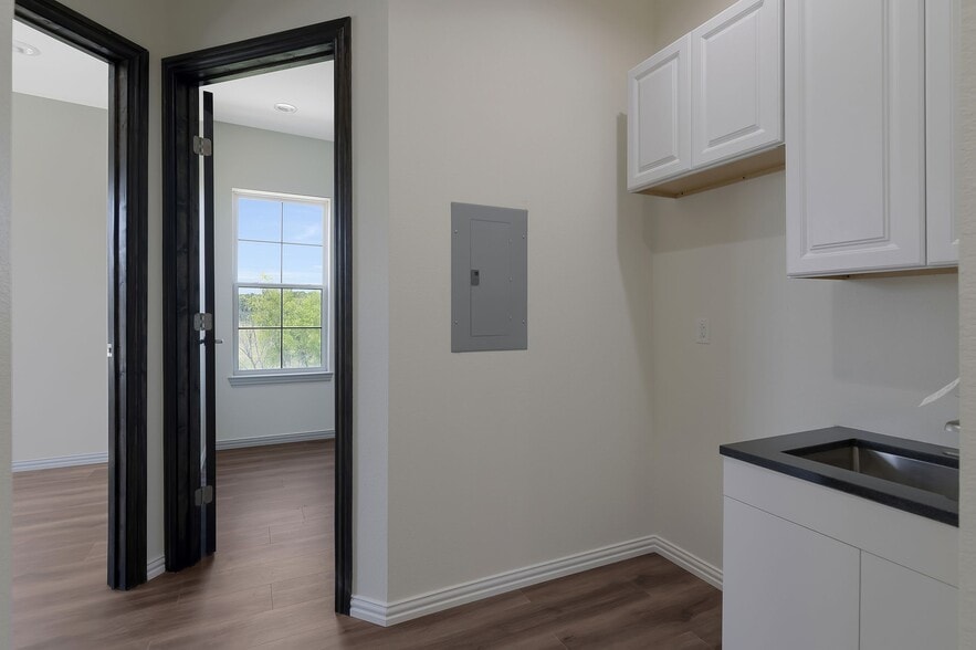 More Photos Of 950 N Main St, Keller Medical For Lease