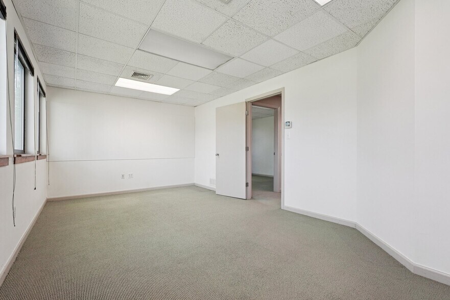 More Photos Of 176 Tamarack Cir, Skillman Office For Sale