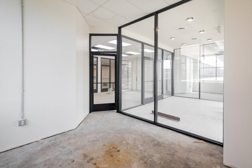 More Photos Of 14310 Hamilton Ave, Highland Park Office For Sale
