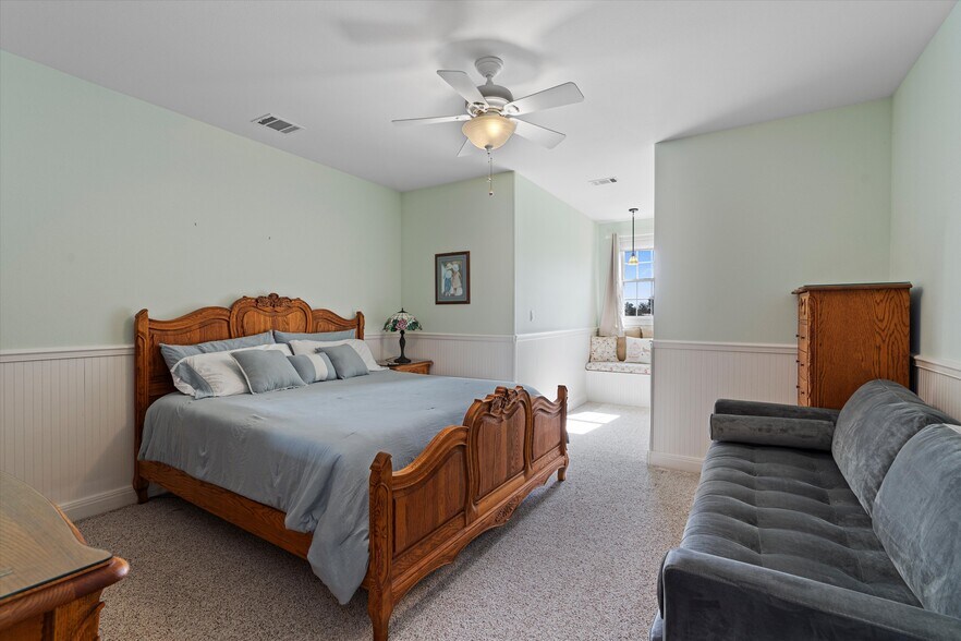 More Photos Of 1092 FM 3000, Elgin Specialty For Sale