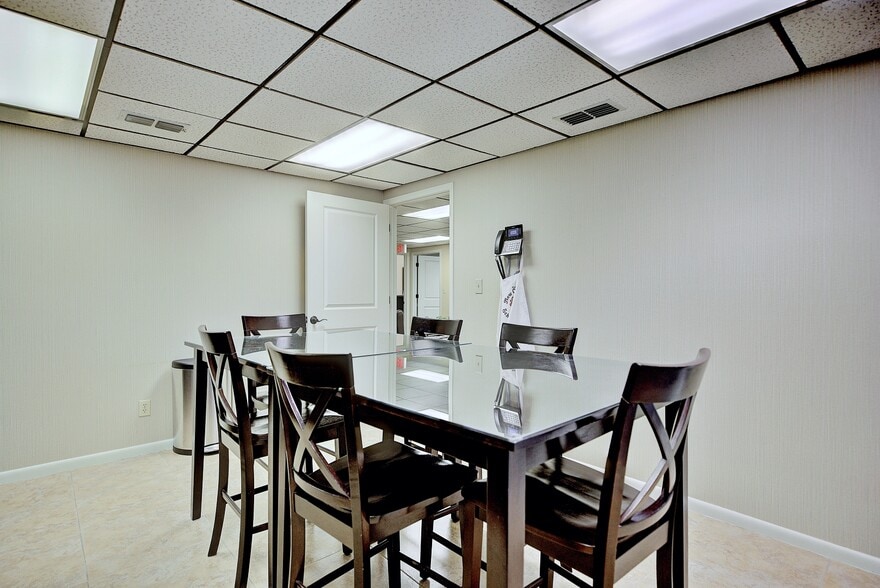 More Photos Of 4927 Southfork Dr, Lakeland Office For Sale