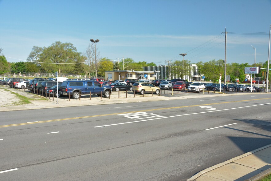 Primary Photo Of 18000 Torrence Ave., Lansing Convenience Store For Sale