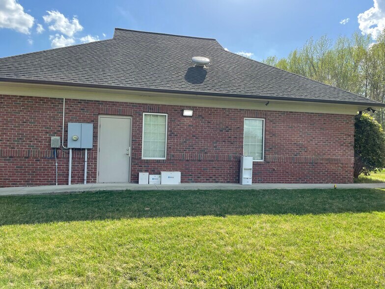 More Photos Of 1611 Flora Ave, Burlington Healthcare For Lease