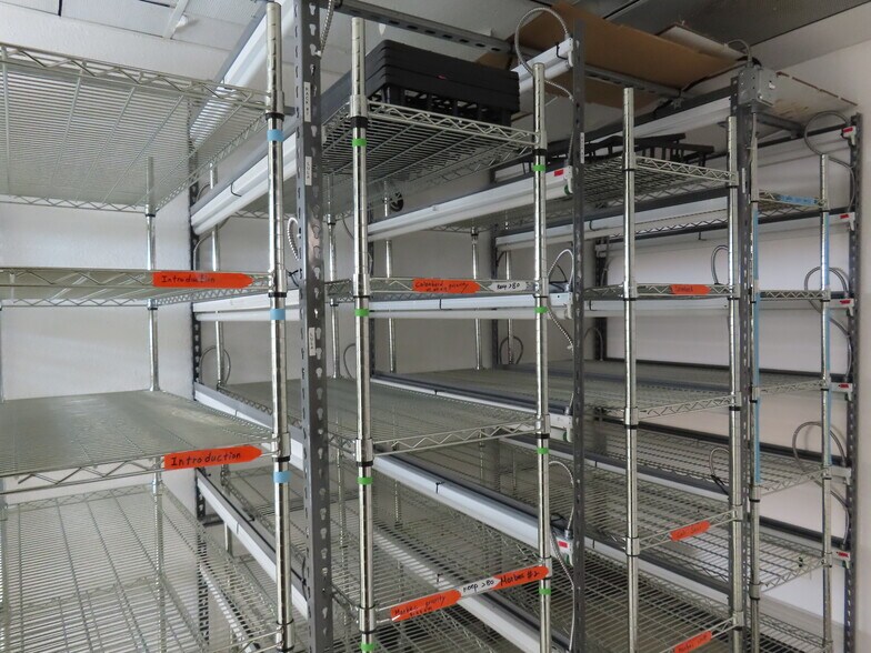 More Photos Of 1910-1920 5th St, Davis Light Manufacturing For Lease