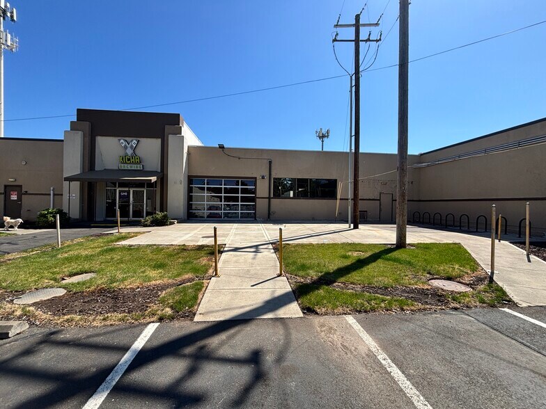 More Photos Of 576 Patterson St NW, Salem Warehouse For Lease