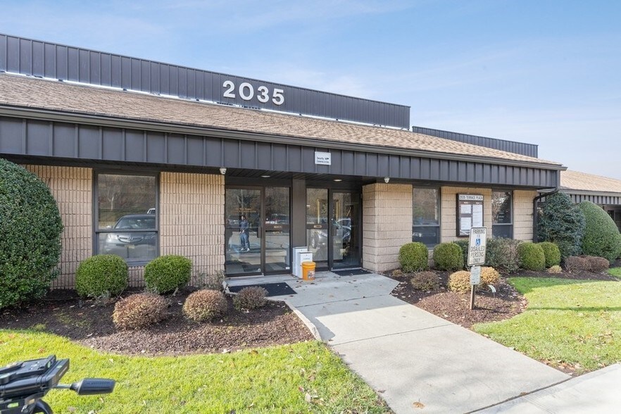 Primary Photo Of 2035 Hamburg Tpke, Wayne Medical For Lease