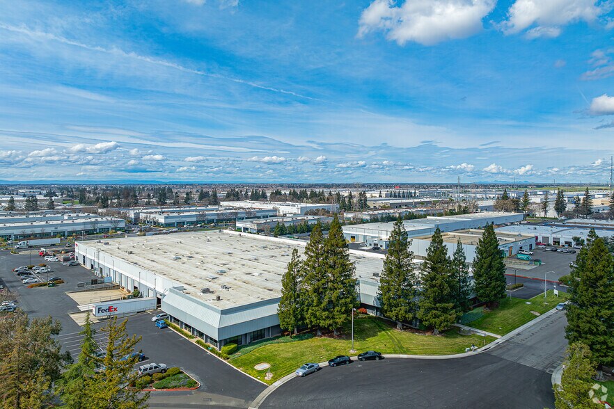 More Photos Of 4119 S Market Ct, Sacramento Unknown For Lease