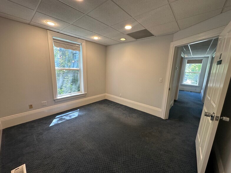 More Photos Of 550 W Musser St, Carson City Office For Lease