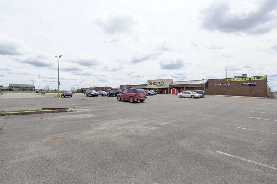 More Photos Of 1011-1013 E Spruce St, Abbotsford Storefront Retail Office For Lease