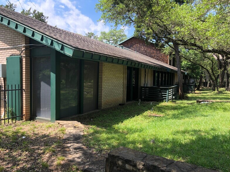 More Photos Of 2525 Wallingwood Dr, Austin Unknown For Lease