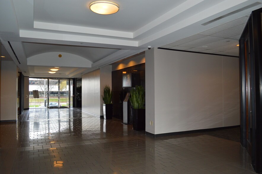 More Photos Of 2550 Gray Falls Dr, Houston Office For Lease