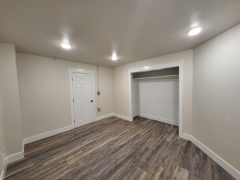 More Photos Of 184 W Pine St, Shelley Office Residential For Lease