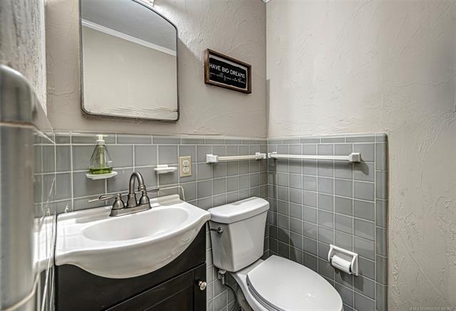 More Photos Of 925 15th Ave NW, Ardmore Medical For Sale