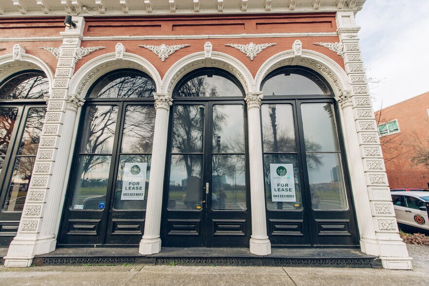 More Photos Of 10 SW Ash St, Portland Office For Lease