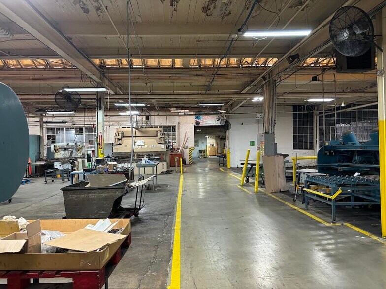 More Photos Of 1014-1054 N Kolmar Ave, Chicago Warehouse For Lease