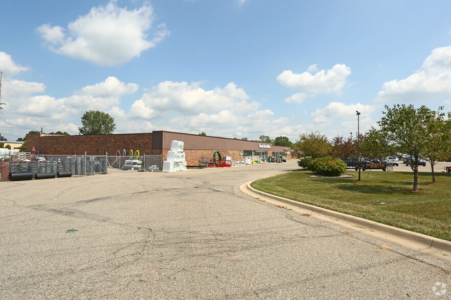 More Photos Of 558 N Cedar St, Mason Unknown For Lease