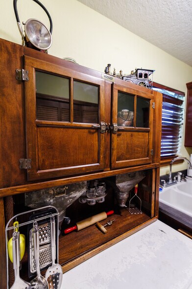 More Photos Of 215 E French Ave, Orange City Hospitality For Sale