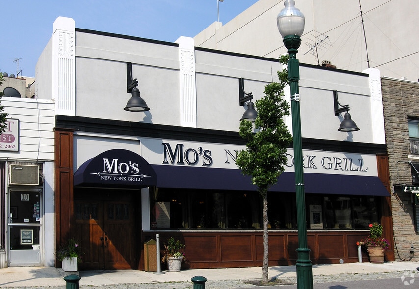 More Photos Of 12 Memorial Hwy, New Rochelle Restaurant For Sale