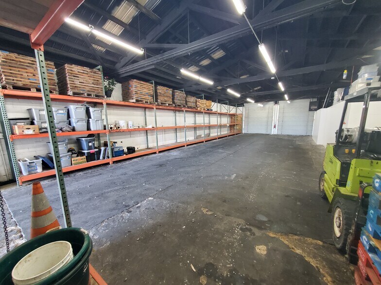 More Photos Of 14165 Market St, Walnut Grove Showroom For Sale