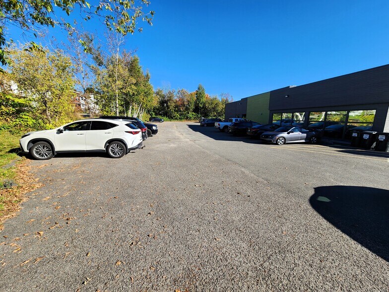 More Photos Of 16 Rue Saint-Paul O, Sainte-agathe-des-monts Healthcare For Lease