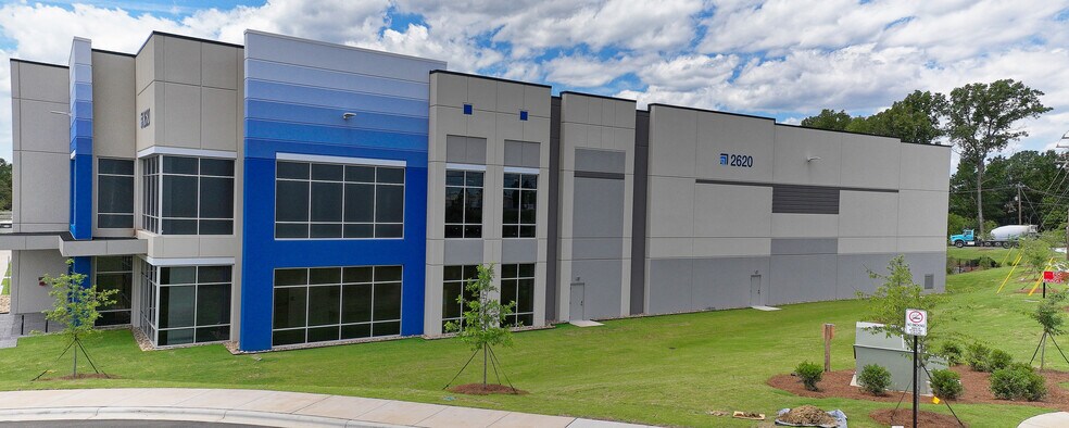 More Photos Of 2620 Nevada Blvd, Charlotte Distribution For Lease