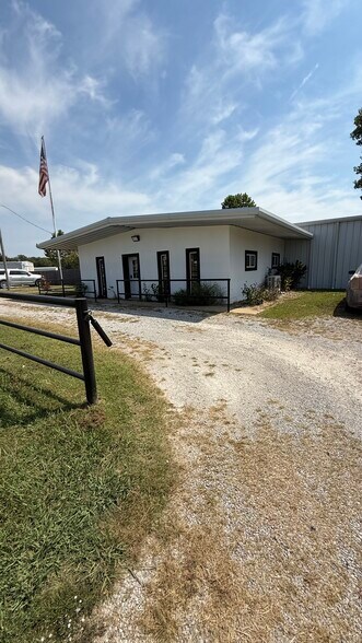 More Photos Of 710 Industrial Rd, Bristow Warehouse For Sale