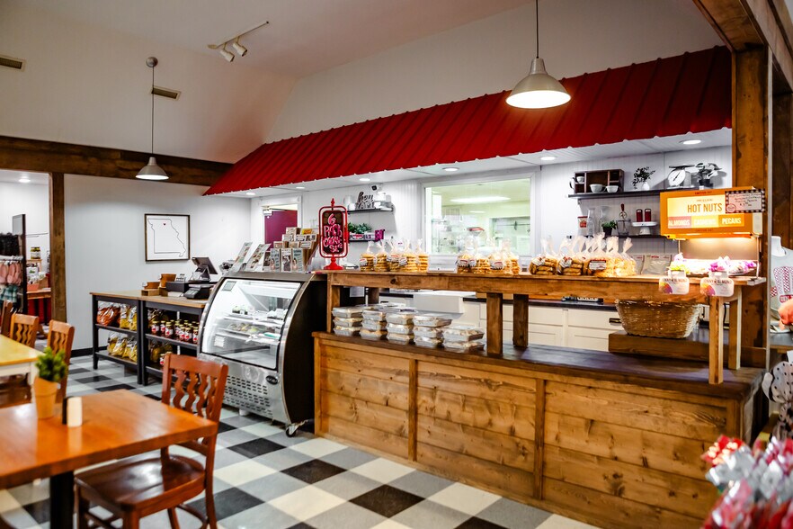 More Photos Of 2015 N Missouri St, Macon Restaurant For Sale