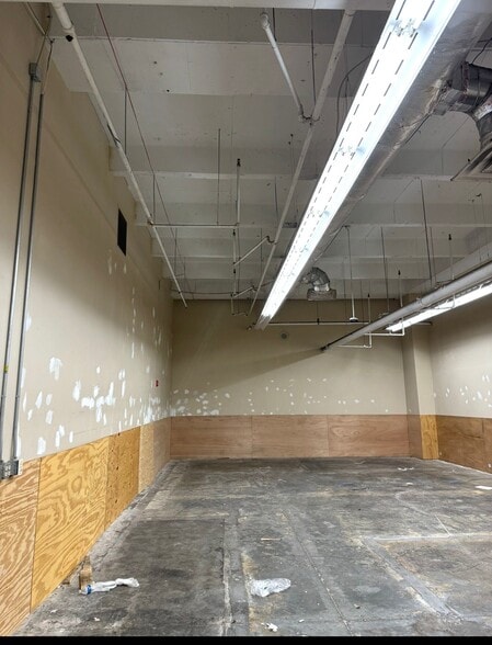 More Photos Of 350 Towne Center Cir, Sanford Department Store For Lease