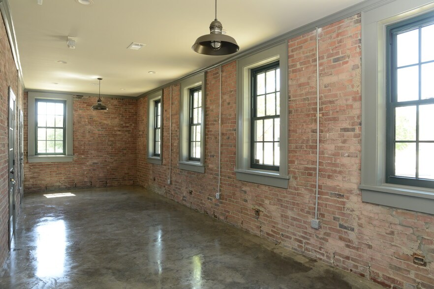 More Photos Of 1220 Gallatin Ave, Nashville Storefront Retail Office For Sale