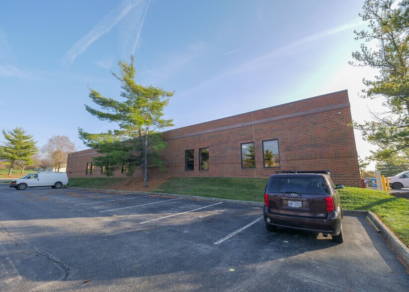 More Photos Of 733 Green Crest Dr, Westerville Research And Development For Lease