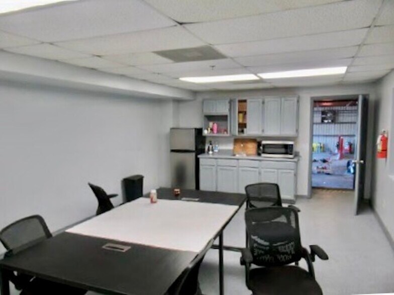 More Photos Of 8115 Las Cruces Dr, Laredo Truck Terminal For Lease