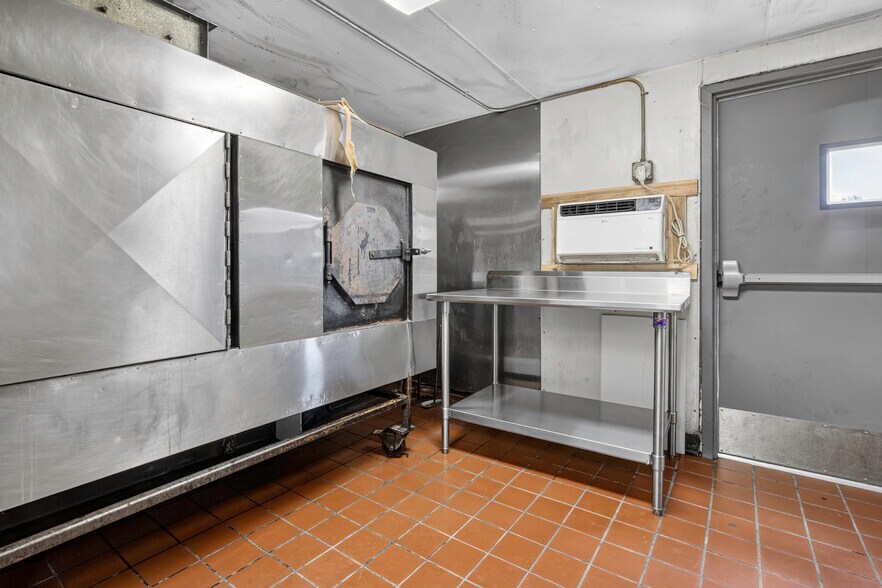 More Photos Of 1514 W Lindsey St, Norman Restaurant For Lease