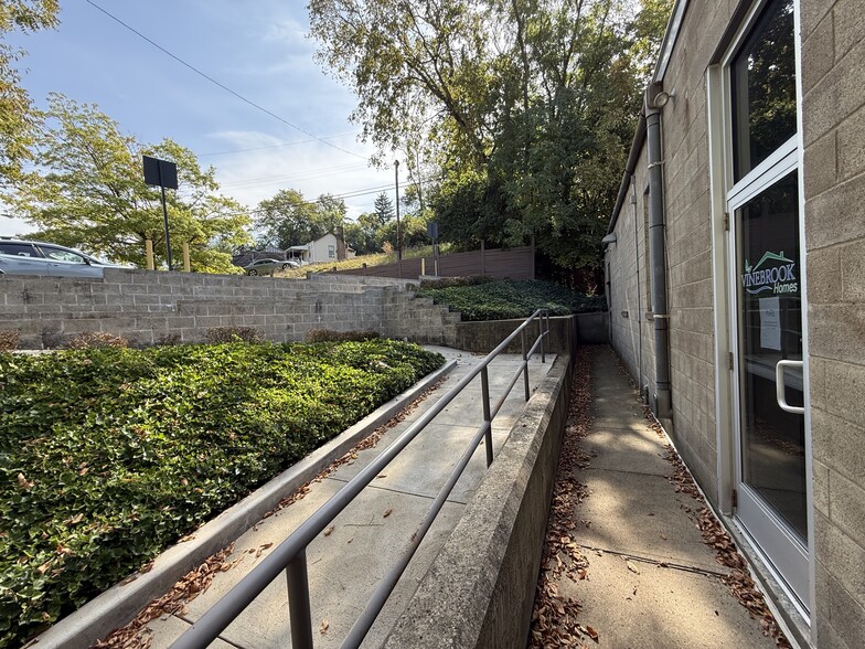 More Photos Of 2809 Banksville Rd, Pittsburgh Office For Lease