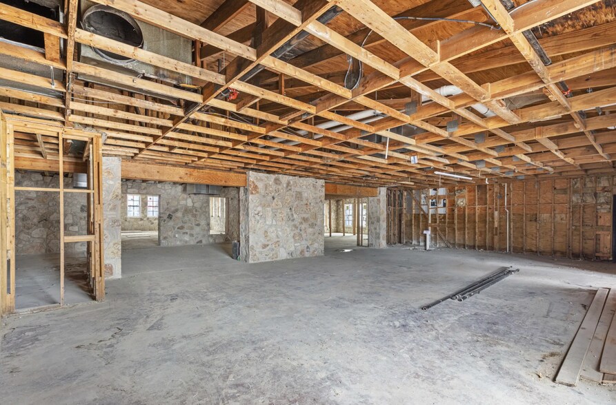 More Photos Of 24116 W Interstate 10, San Antonio General Retail For Sale