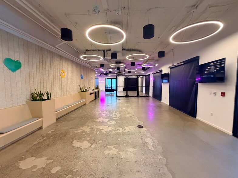 More Photos Of 8800 W Sunset Blvd, West Hollywood Office For Lease